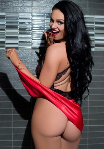 Проститутка Питера Сара с 3 размером груди предлагает интим услуги у метро Девяткино  +7(981)174-52-34 